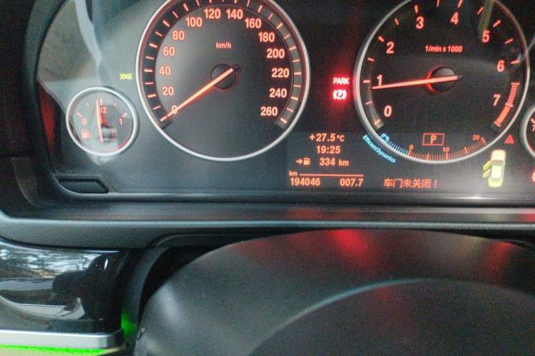 Used BMW 5 Series 2013 525Li Luxury Model Odometer Close Up