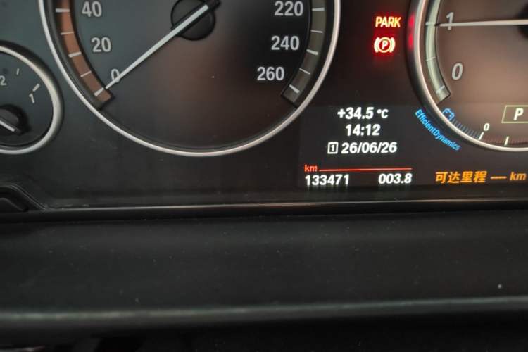 Used BMW 5 Series 2013 535Li Leading Model Odometer Close Up