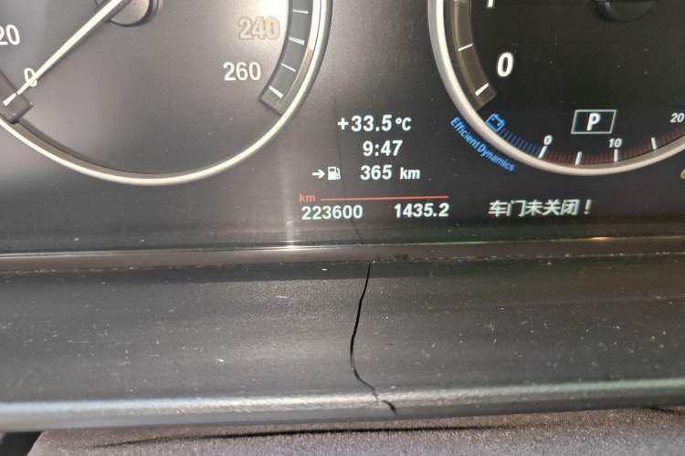 Used BMW 5 Series 2013 525Li Luxury Model Odometer Close Up