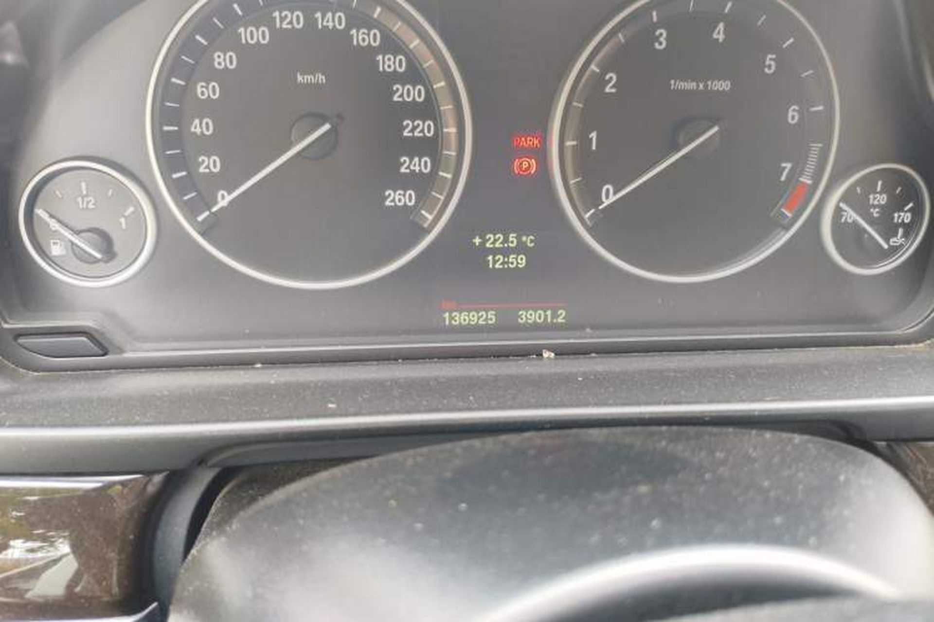 Used BMW 5 Series 2013 525Li Leading Model Odometer Close Up