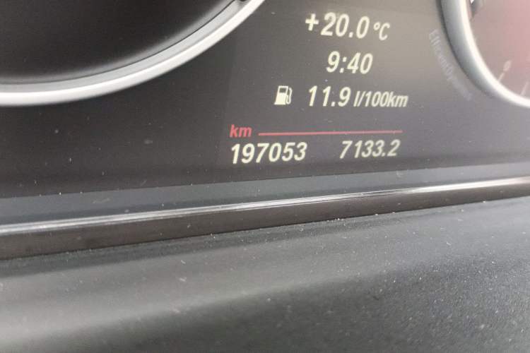 Used BMW 5 Series 2013 525Li Luxury Model Odometer Close Up