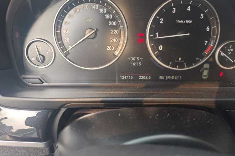 Used BMW 5 Series 2013 520Li Elegant Edition Odometer Close Up