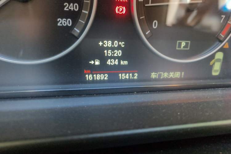 Used BMW 5 Series 2013 525Li Leading Model Odometer Close Up