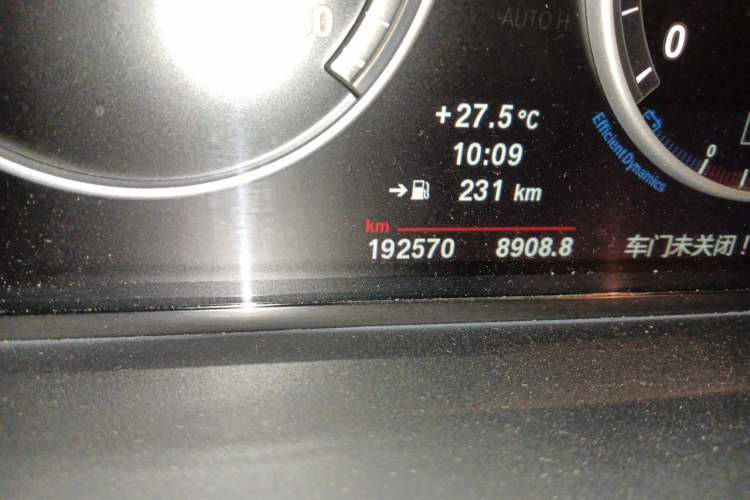 Used BMW 5 Series 2013 525Li Luxury Model Odometer Close Up
