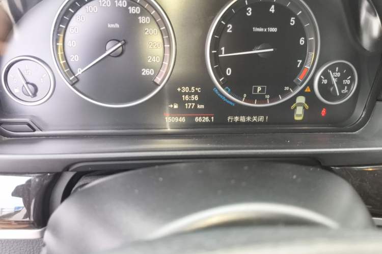 Used BMW 5 Series 2013 525Li Luxury Model Odometer Close Up