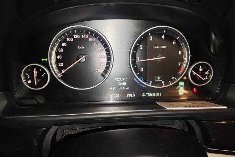 Used BMW 5 Series 2013 520Li Elegant Edition Odometer Close Up