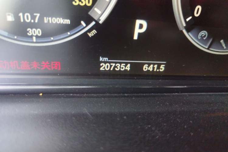 Used BMW 5 Series 2013 525Li Leading Model Odometer Close Up