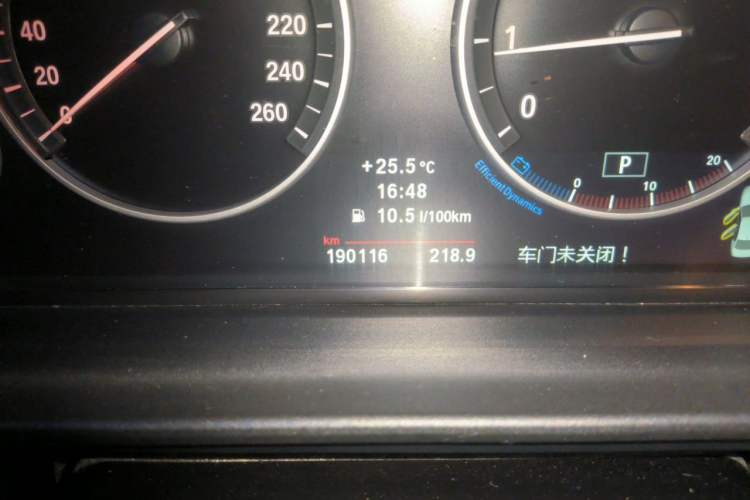 Used BMW 5 Series 2013 525Li Leading Model Odometer Close Up