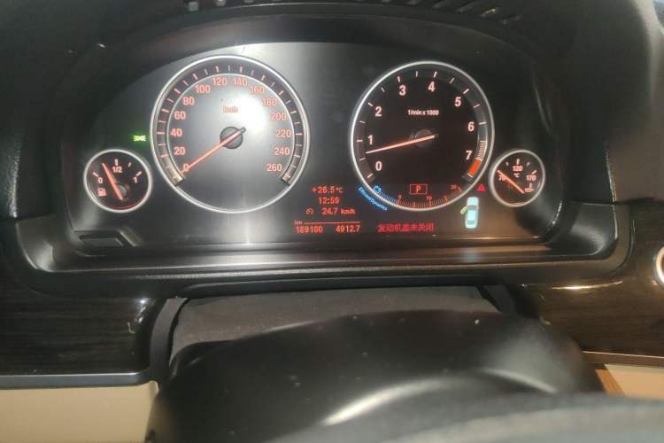 Used BMW 5 Series 2013 530Li Leading Model Odometer Close Up