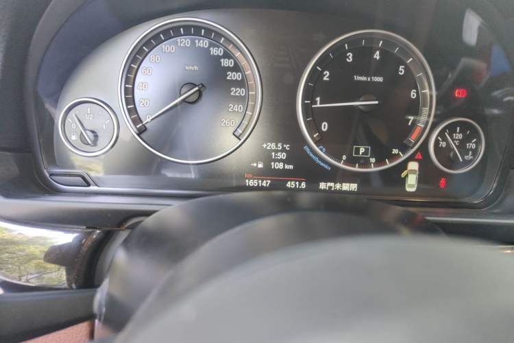 Used BMW 5 Series 2013 525Li Leading Model Odometer Close Up