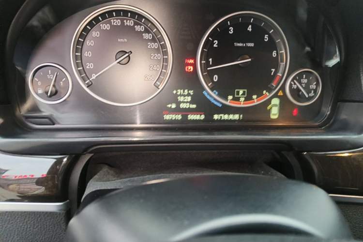 Used BMW 5 Series 2013 530Li Leading Model Odometer Close Up