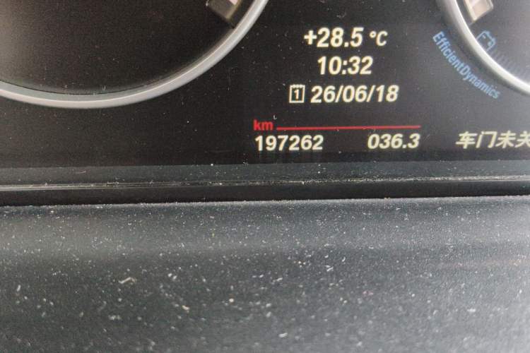 Used BMW 5 Series 2013 525Li Leading Model Odometer Close Up