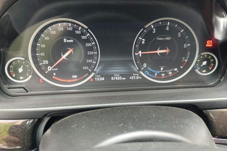 Used BMW 5 Series 2013 525Li Luxury Model Odometer Close Up