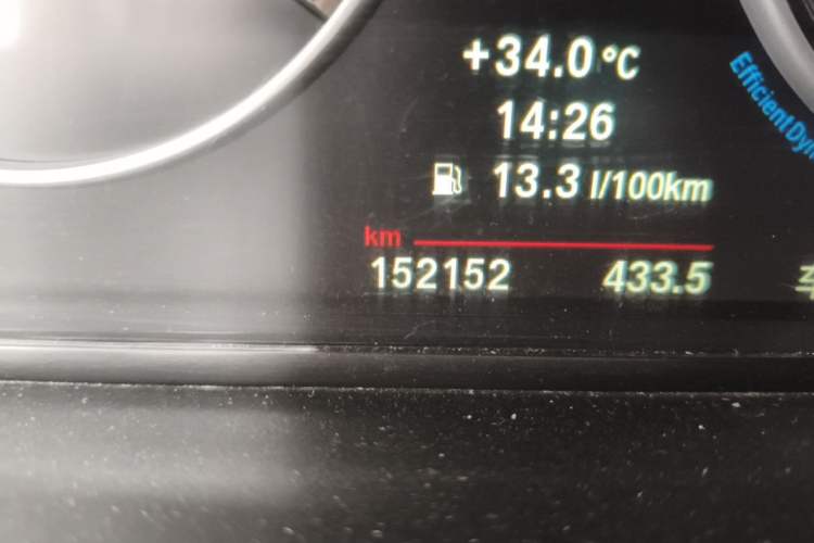 Used BMW 5 Series 2013 525Li Leading Model Odometer Close Up