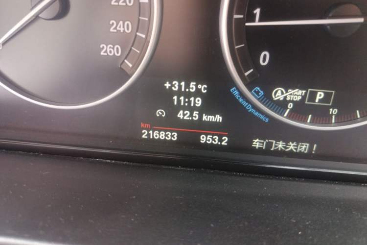 Used BMW 5 Series 2013 525Li Luxury Model Odometer Close Up