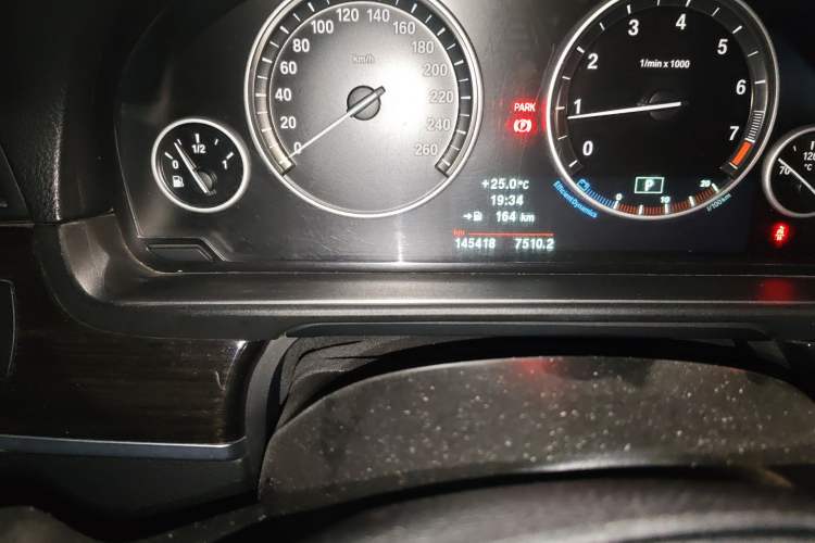 Used BMW 5 Series 2013 530Li Leading Model Odometer Close Up
