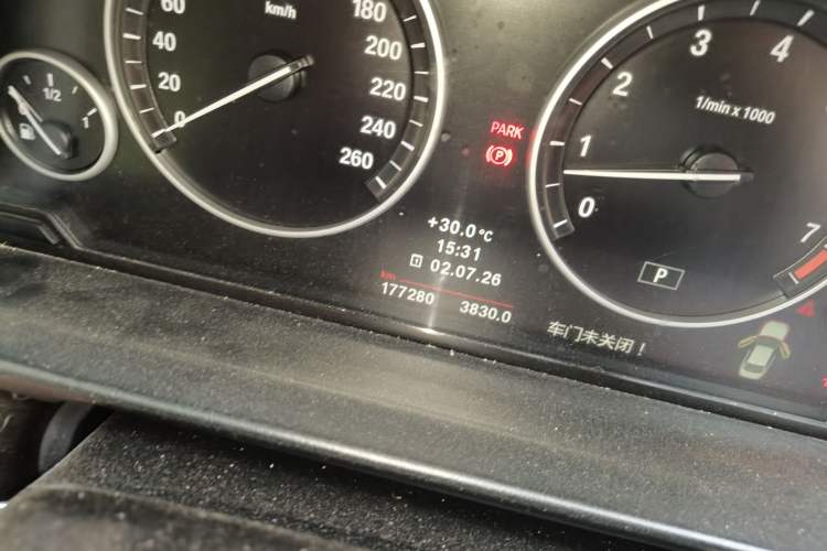 Used BMW 5 Series 2013 530Li Leading Model Odometer Close Up