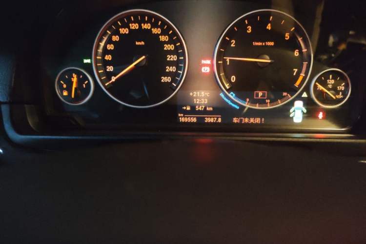 Used BMW 5 Series 2013 525Li Luxury Model Odometer Close Up
