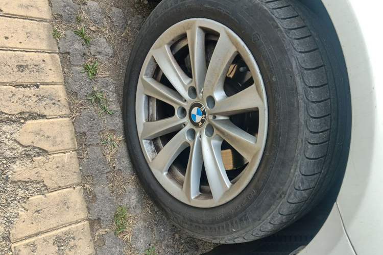 Used BMW 5 Series 2013 525Li Luxury Model Right Front Wheel Hub