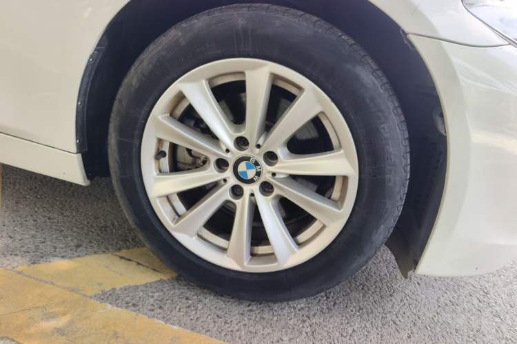 Used BMW 5 Series 2013 525Li Leading Model Right Front Wheel Hub
