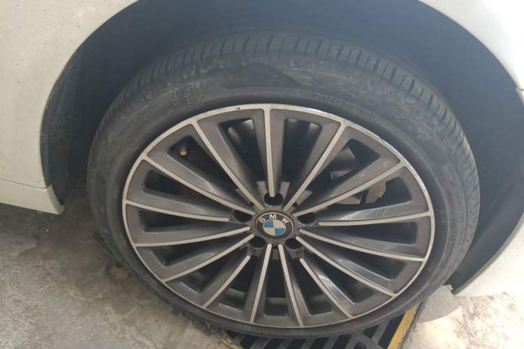 Used BMW 5 Series 2013 525Li Luxury Model Right Front Wheel Hub