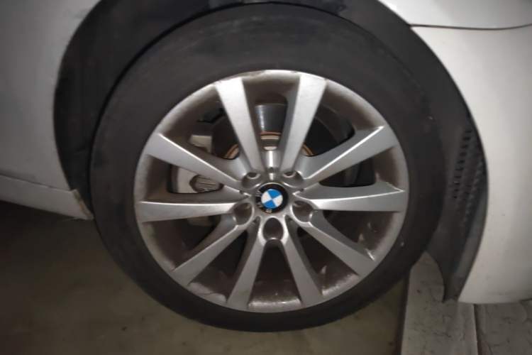 Used BMW 5 Series 2013 530Li Leading Model Right Front Wheel Hub