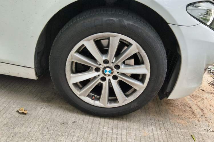 Used BMW 5 Series 2013 520Li Elegant Edition Right Front Wheel Hub