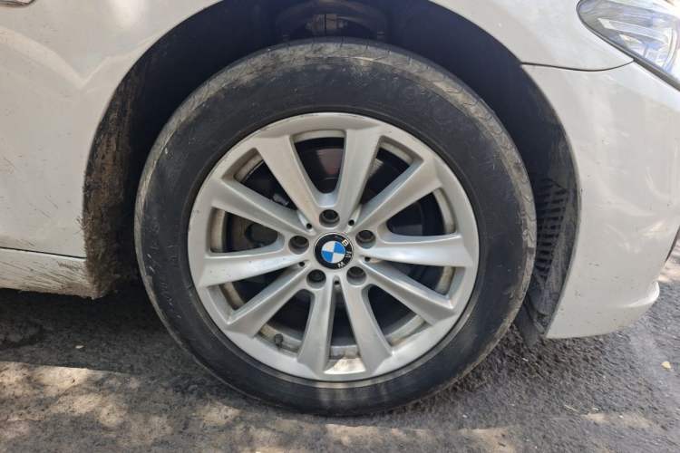 Used BMW 5 Series 2013 520Li Elegant Edition Right Front Wheel Hub