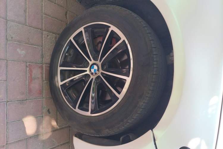 Used BMW 5 Series 2013 520Li Elegant Edition Right Front Wheel Hub