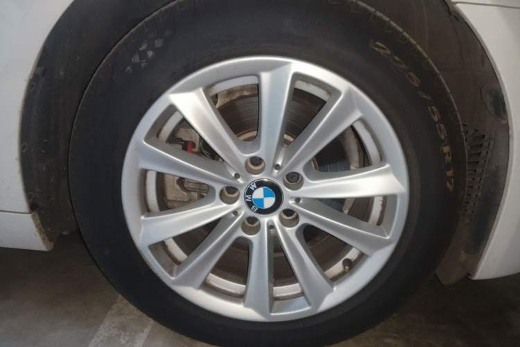 Used BMW 5 Series 2013 525Li Luxury Model Right Front Wheel Hub
