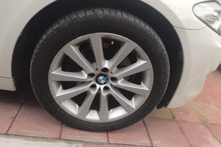 Used BMW 5 Series 2013 530Li Leading Model Right Front Wheel Hub