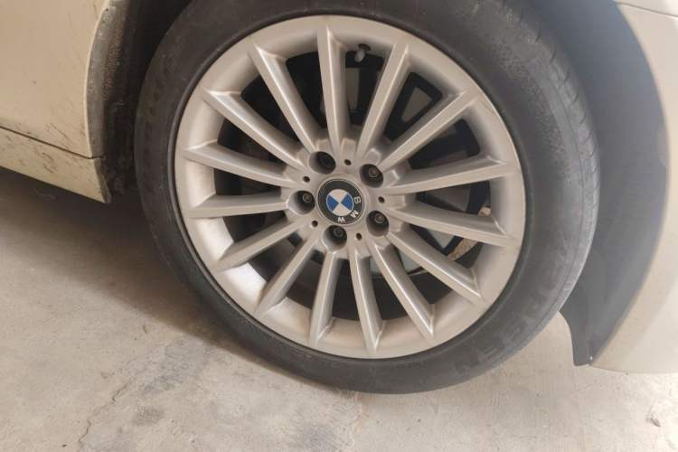 Used BMW 5 Series 2013 535Li Luxury Model Right Front Wheel Hub