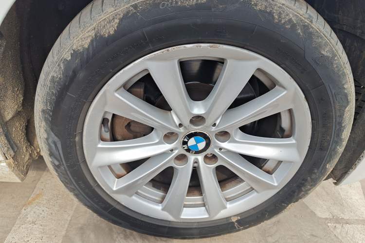 Used BMW 5 Series 2013 525Li Luxury Model Right Front Wheel Hub