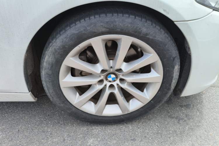 Used BMW 5 Series 2013 530Li Leading Model Right Front Wheel Hub