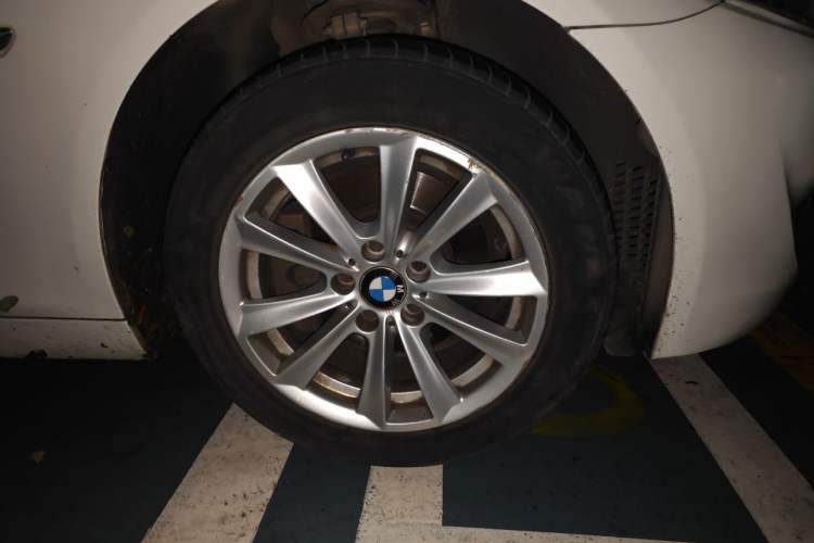 Used BMW 5 Series 2013 525Li Luxury Model Right Front Wheel Hub