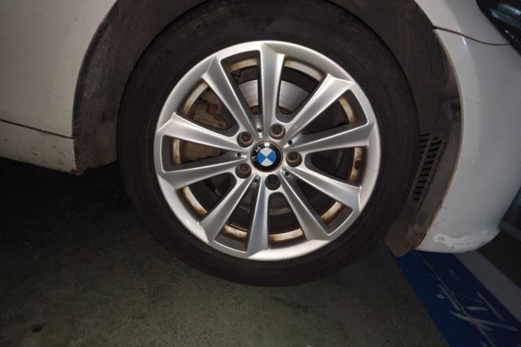Used BMW 5 Series 2013 520Li Elegant Edition Right Front Wheel Hub