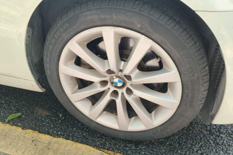 Used BMW 5 Series 2013 530Li Leading Model Right Front Wheel Hub