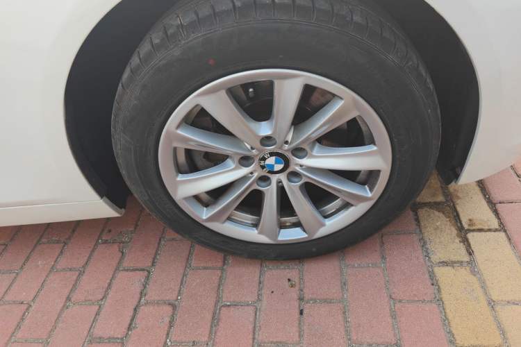 Used BMW 5 Series 2013 520Li Elegant Edition Right Front Wheel Hub