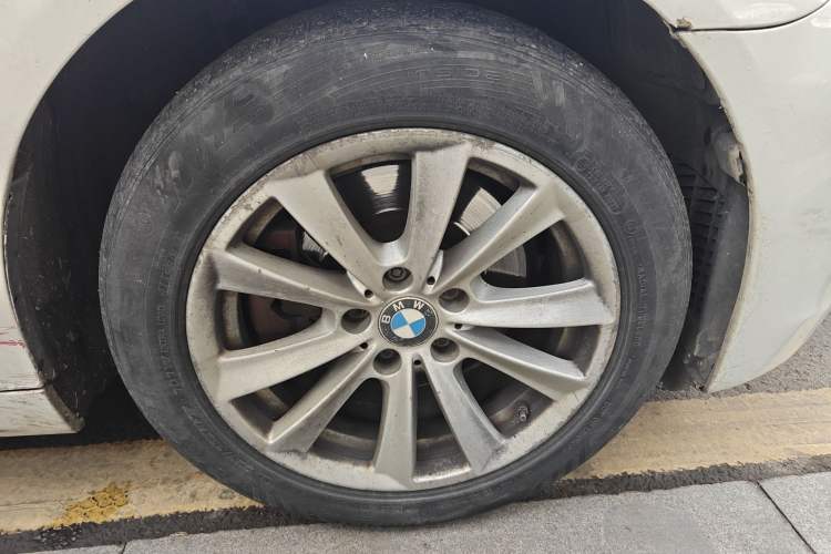 Used BMW 5 Series 2013 520Li Elegant Edition Right Front Wheel Hub