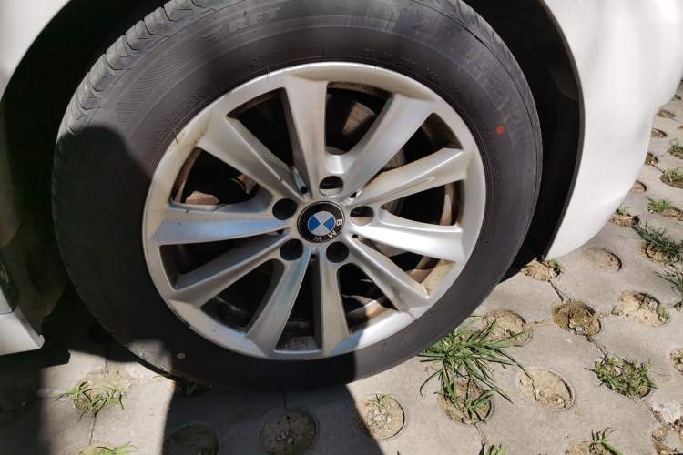 Used BMW 5 Series 2013 520Li Elegant Edition Right Front Wheel Hub