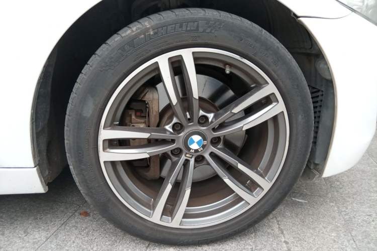 Used BMW 5 Series 2013 530Li Leading Model Right Front Wheel Hub