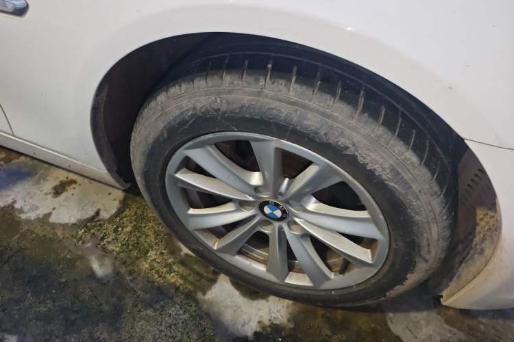 Used BMW 5 Series 2013 520Li Elegant Edition Right Front Wheel Hub