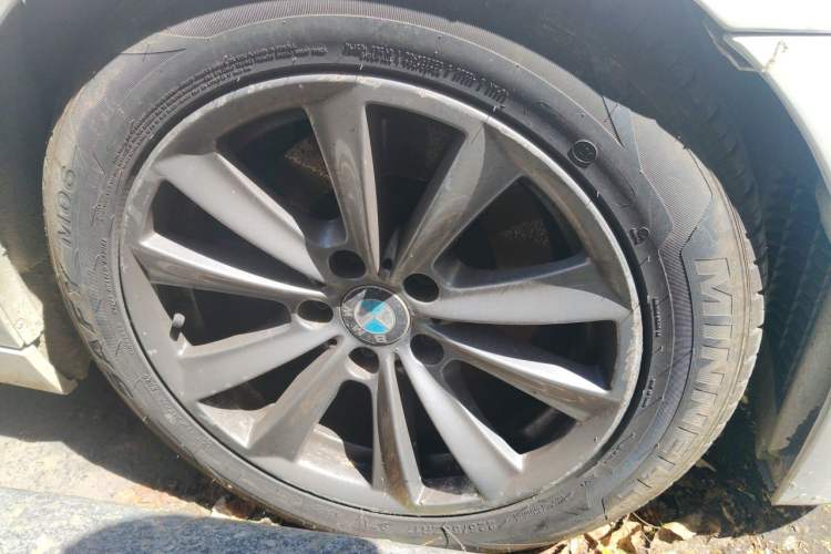 Used BMW 5 Series 2013 520Li Elegant Edition Right Front Wheel Hub