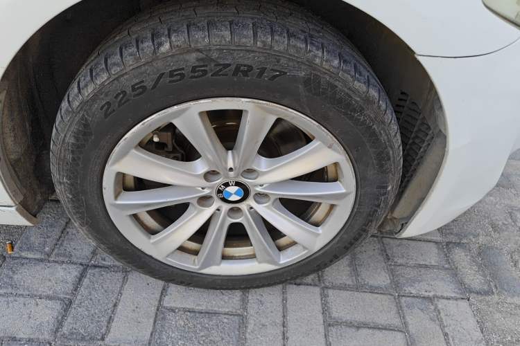 Used BMW 5 Series 2013 520Li Elegant Edition Right Front Wheel Hub