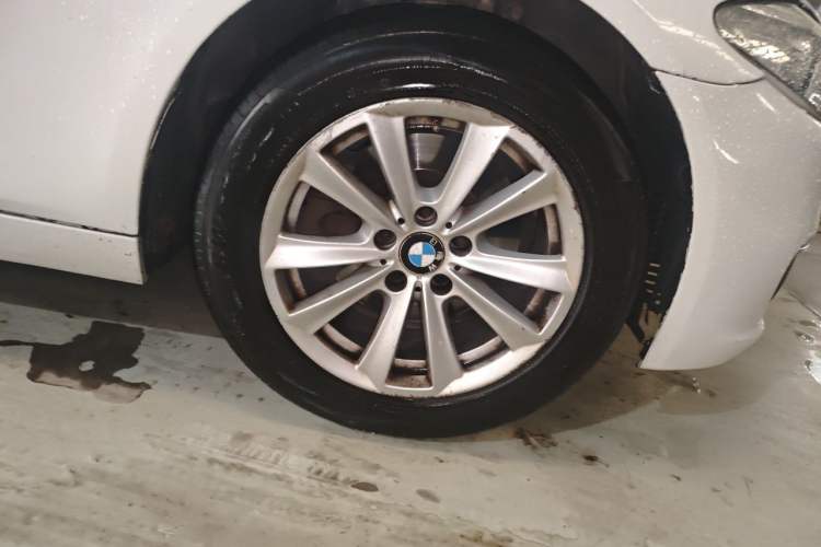 Used BMW 5 Series 2013 525Li Luxury Model Right Front Wheel Hub