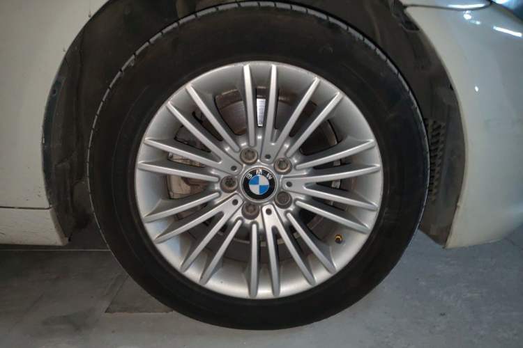 Used BMW 5 Series 2013 525Li Leading Model Right Front Wheel Hub