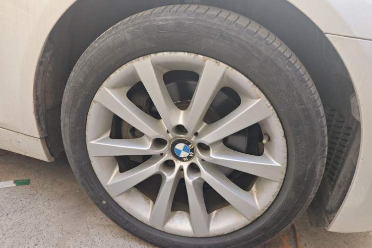 Used BMW 5 Series 2013 530Li Leading Model Right Front Wheel Hub