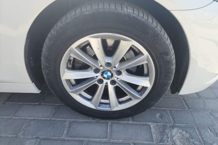 Used BMW 5 Series 2013 525Li Luxury Model Right Front Wheel Hub