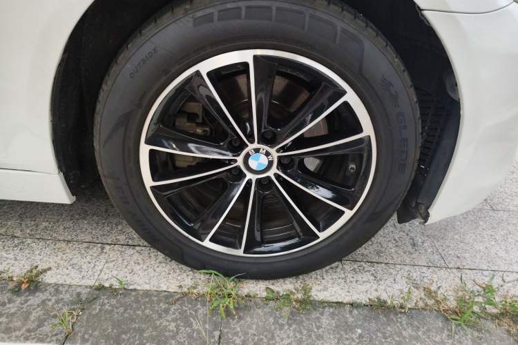 Used BMW 5 Series 2013 520Li Elegant Edition Right Front Wheel Hub