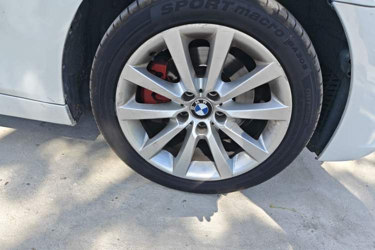 Used BMW 5 Series 2013 530Li Leading Model Right Front Wheel Hub